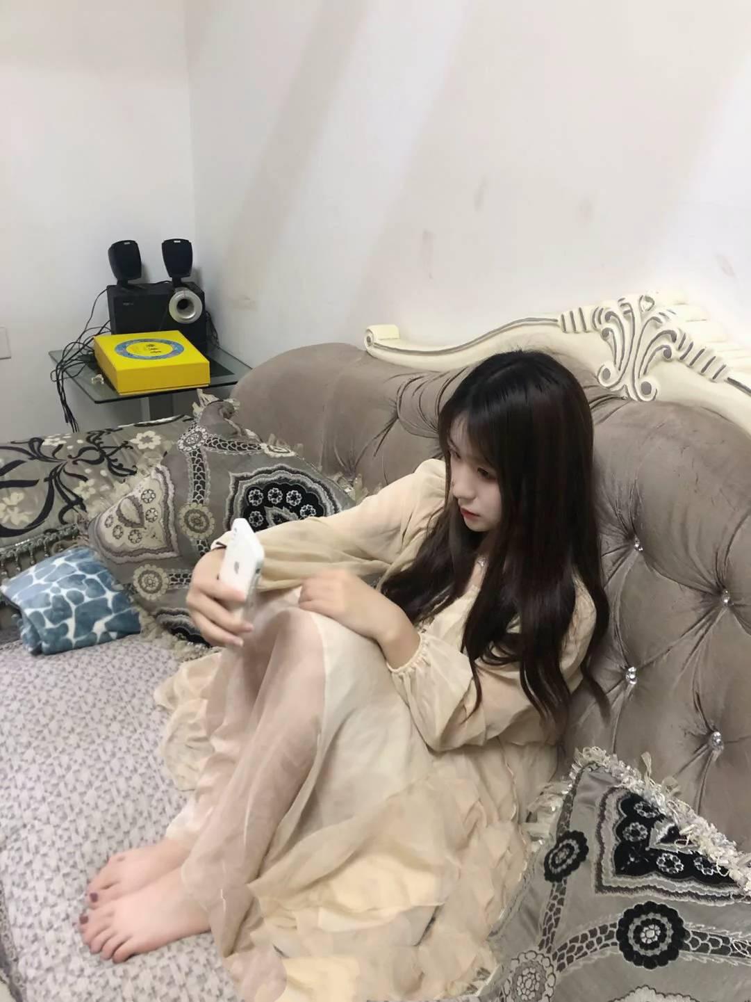 真正的纯情萝莉，让人好想疼爱！下面太紧，非同一般刺激