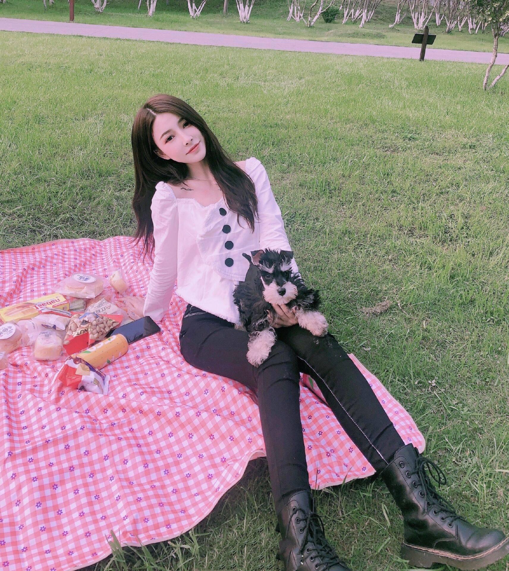 纯纯的乖乖的，颜值好靓水好多！验证传说中的小刘诗诗