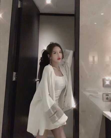 肤白貌美胸大，身材一绝，花样多，kb销魂 手感超好