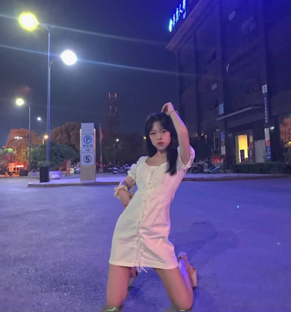 美女与狼友的夜晚