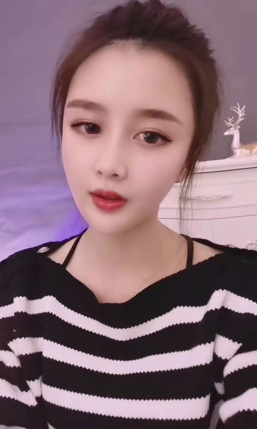 刚开发的温柔系MM姐，青春玉体粉嘟嘟的可亲吻，鲍鱼鲜嫩可口